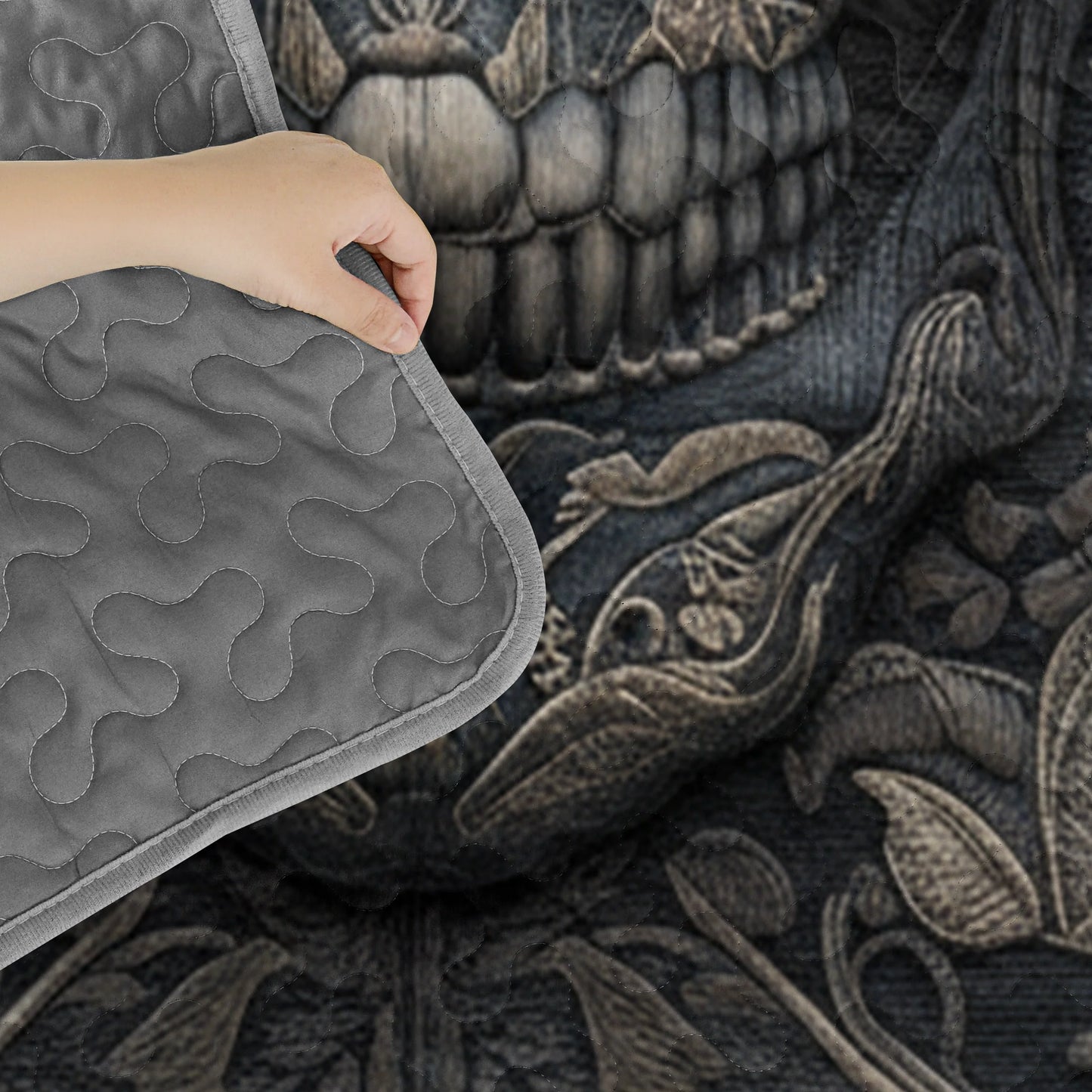 Shineful Quilt 3-Piece Set Stone Crown of Shadows