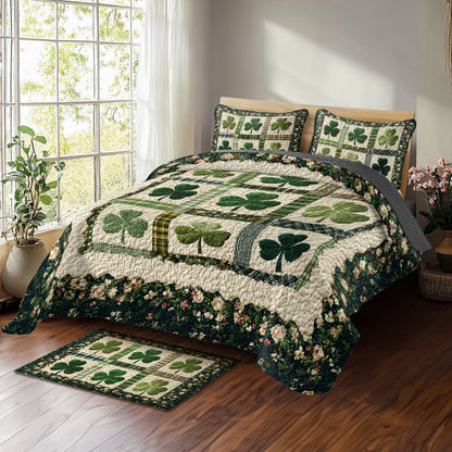 Shineful All Season Quilt 3-Piece Set Clover Patchwork