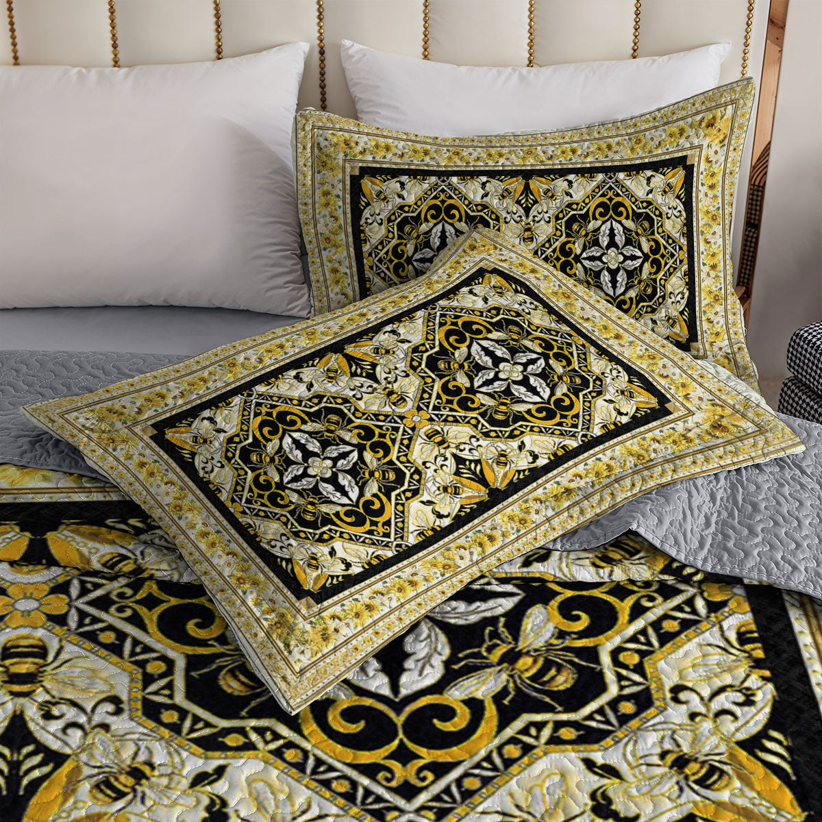 Shineful All Season Quilt 3-Piece Set Golden Honeycomb Elegance