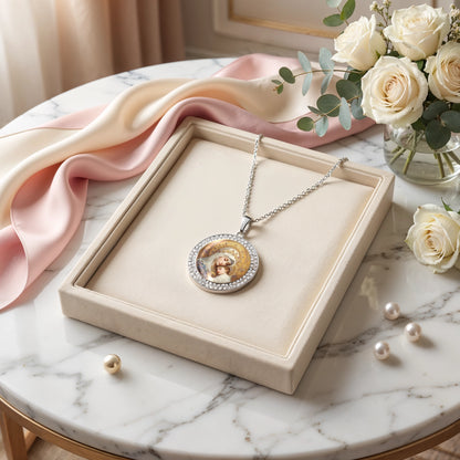 Shineful Necklace Madonna & Child Medallion