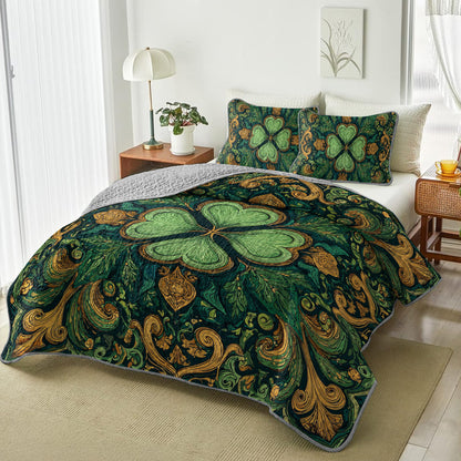 Shineful All Season Quilt 3-Piece Set Clover Crown