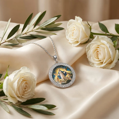 Shineful Necklace Heavenly Grace Medallion