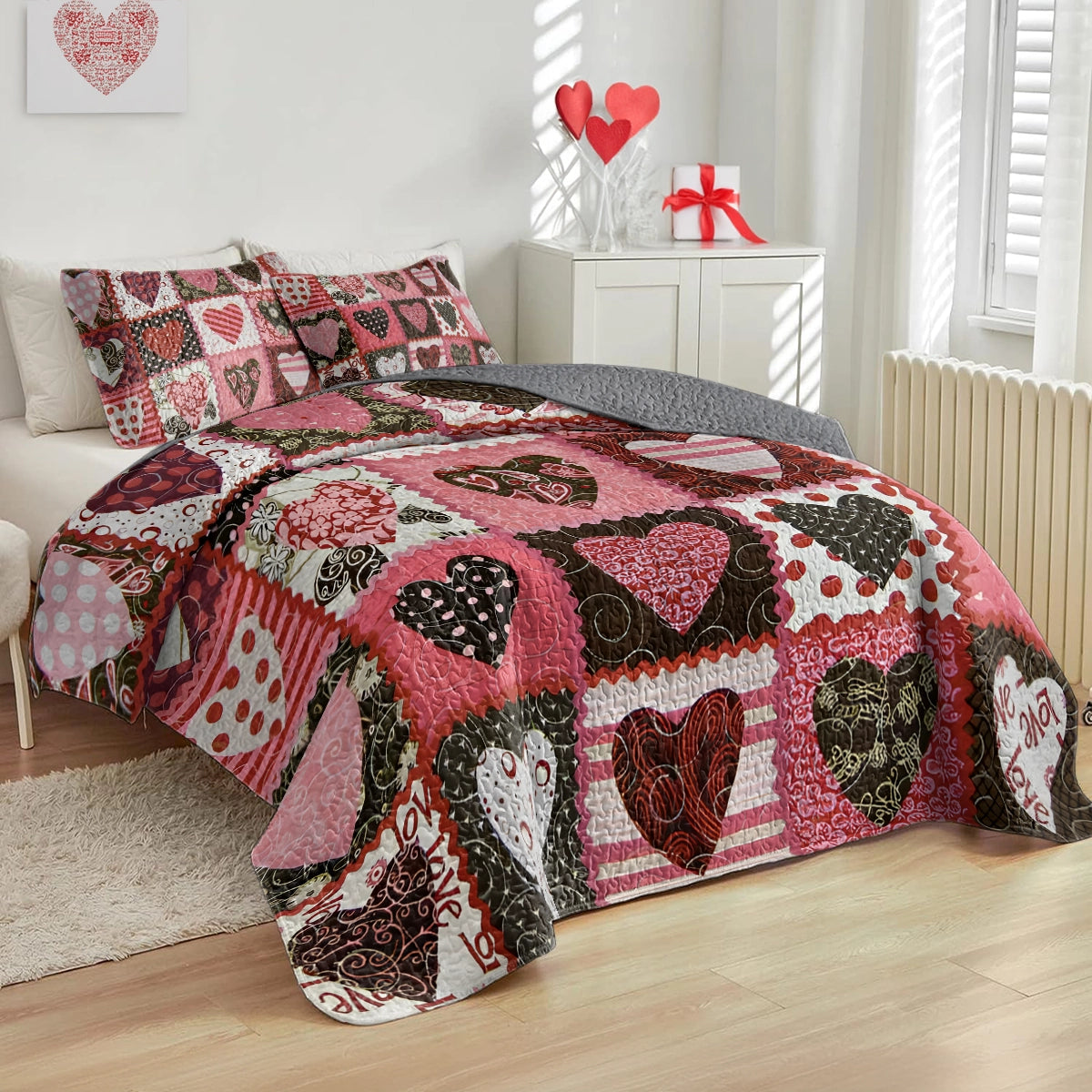 Shineful All Season Quilt 3-Piece Heartfelt Patchwork Quilt