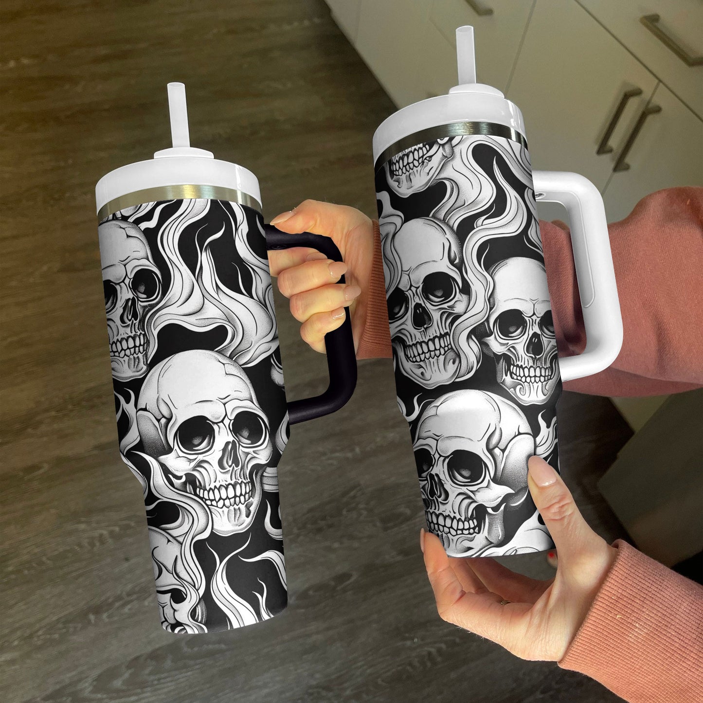 Shineful Tumbler Smokey Skulls