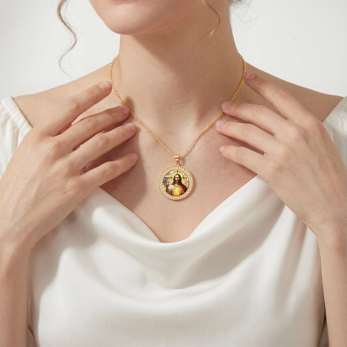 Shineful Necklace Sacred Heart of Jesus