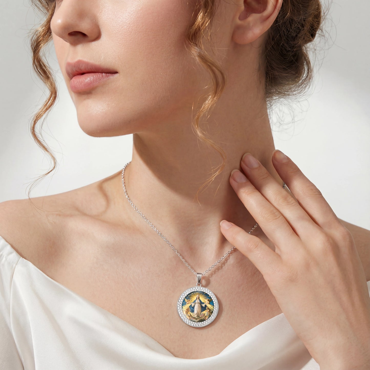 Shineful Necklace Heavenly Grace Medallion