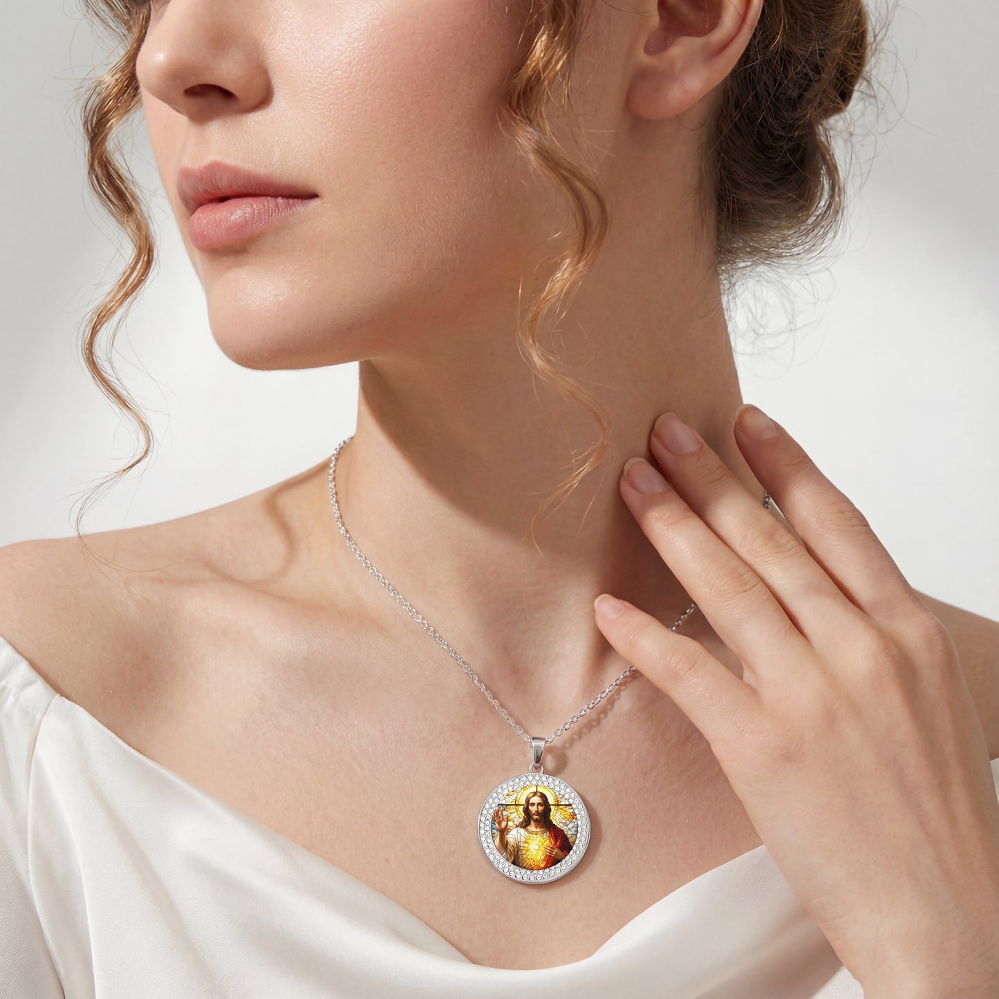 Shineful Necklace Sacred Heart of Jesus